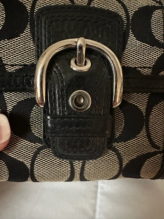 Coach Black and Cream Signature Buckle Wallet - Picture 7 of 16